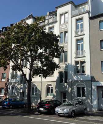 Sanierte 2-Zimmer-Wohnung in Flingern mit Einbauküche und Balkon