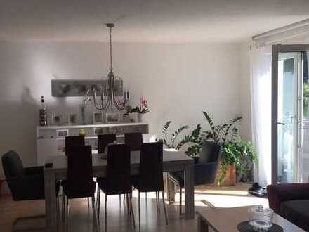 Sonnige 4 Zimmer Wohnung mit Balkon (OG2) Saniert