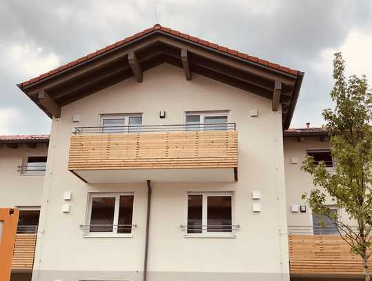 Neuwertige 2-Zimmer-Wohnung mit Balkon und Einbauküche