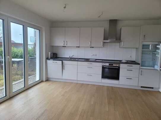 Gemütliche 2,5 Zimmer-Erdgeschosswohnung mit Terrasse und Einbauküche