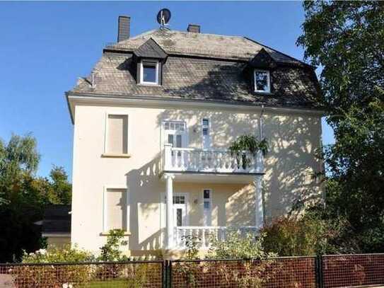 Für Kapitalanleger: Villa mit Zahnarztpraxis in Frankfurt, komplett vermietet