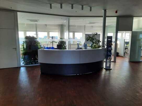 415 m² Büro mit Klimaanlage, Glastrennwände, Nussbaumparkett in Feldkirchen, Anschluss A99/A94/A8