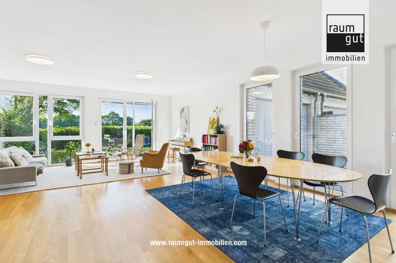 Familiendomizil in Kaiserswerth: Stilvolle Doppelhaushälfte mit Grünblick