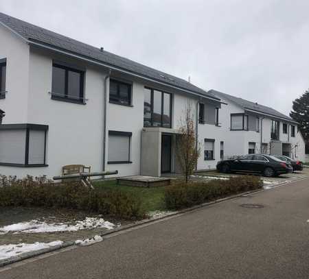 Neuwertige Wohnung - 3 Zimmer mit Balkon und Einbauküche in Halbhöhenlage