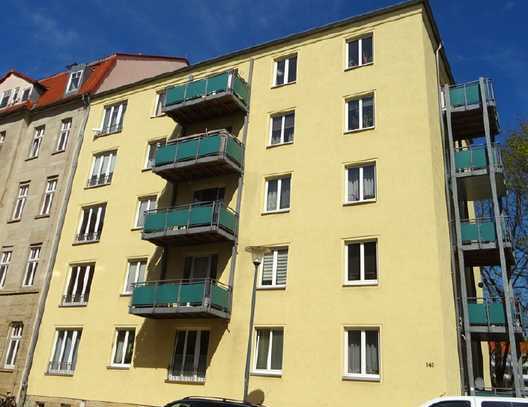 Holbeinstraße: geräumige 2-Zi.-Whg. mit Balkon & Wanne