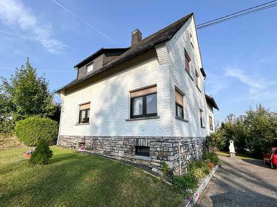 Einfamilienhaus mit neuer Heizung, Garten und großer Garage in zentraler Lage von Ransbach-Baumbach