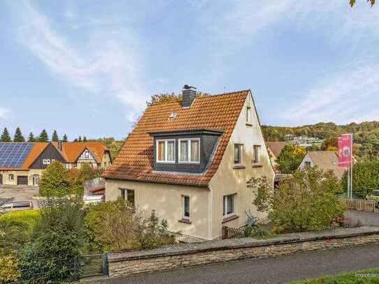 Einfamilienhaus mit Terrasse, Garten und Carport