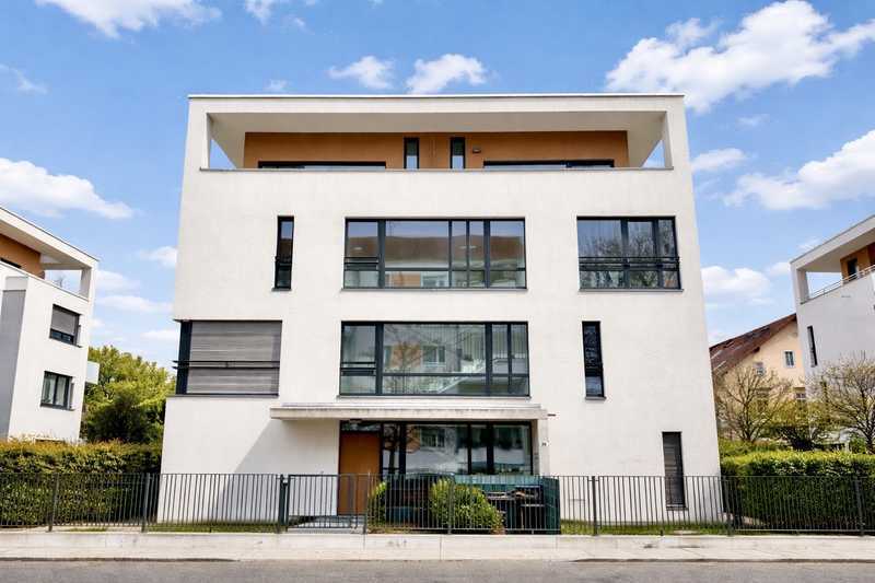 **helle 4-Zimmer-Maisonette-Wohnung in ruhiger und grüner Lage von Dresden-Striesen**