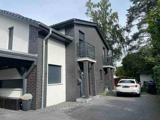 MGK bietet Schloß Ricklingen: Hochwertige Doppelhaushälfte mit schöner Gartenfläche