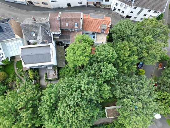 Einfamilienhaus mit Baugenehmigung erweiterbar auf ein Zweifamilienhaus - ruhig aber zentral