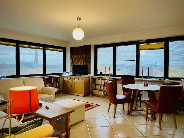 Panoramablick über Hamburg (Helle 2-Zimmer Wohnung im Mundsburg-Tower)