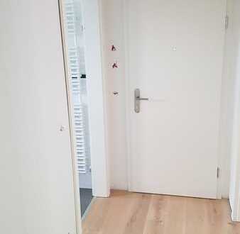 sehr schöne, gemütliche 2 Zimmer-Wohnung mit Balkon und Einbauküche nahe Zentrum/Bhf