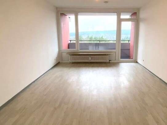 * NEUES JAHR - NEUES GLÜCK * RENOVIERTE Familienwohnung mit 2 Balkonen * KL WEST *