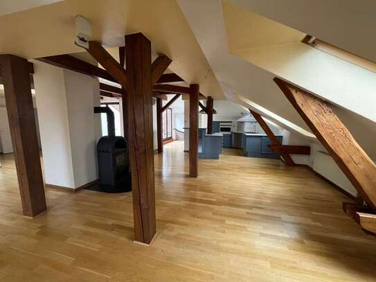 3-Zimmer Dachgeschosswohnung in Spandau's Innenstadt!