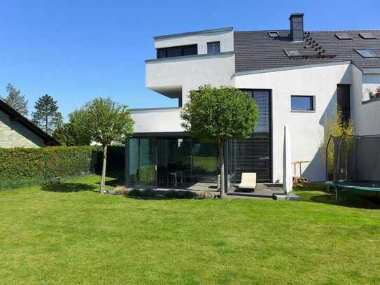 High end house with 5 bedrooms, 3 km to european school Bad Vilbel