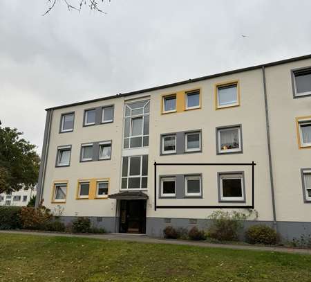 Vollständig renovierte 3-Zimmer-Wohnung mit verglastem Balkon in ruhiger Lage und top Anbindung