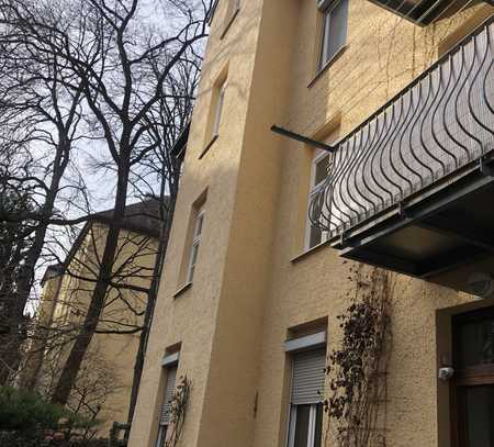 Stilvolle, gepflegte 2-Zimmer-Dachgeschosswohnung in München