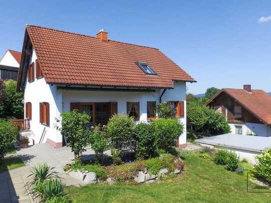 Modernisiertes EFH mit Einliegerwohnung und Traumgarten mit Fernblick auf den Rauhen Kulm!