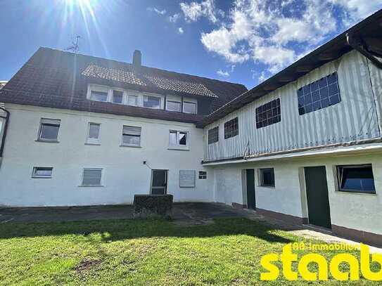 DIE GELEGENHEIT MIT VIEL PLATZ! FREISTEHENDES 1-2-FAMILIENHAUS MIT GARTEN, GARAGE UND HERRLICH