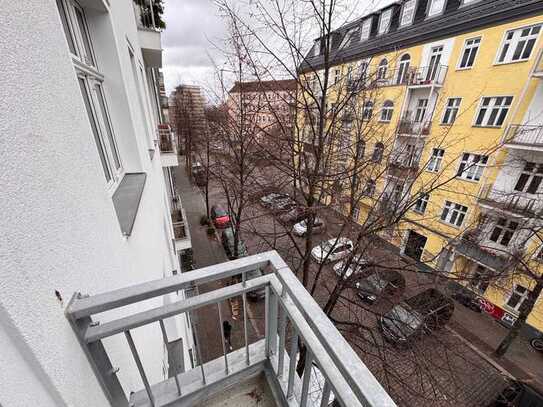 F-hain: Voigtstr.: 2-Zi-AB-Whg, VHS 3. OG, Balkon, ca 54 m² (LEER) per SOFORT zu VERKAUFEN