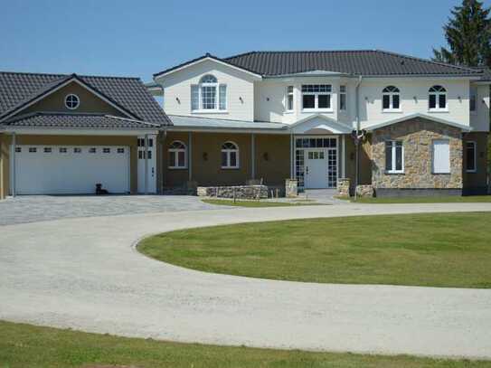 Moderne Landhaus-Villa: Großzügiges, luxuriöses Wohnen