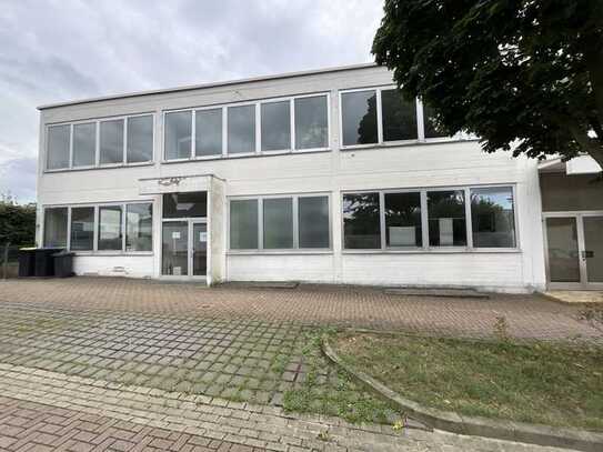 Büro mit kleiner Halle in Wolfenbüttel