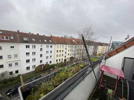 Stilvolle 2-Raum-DG-Wohnung mit Balkon und EBK in Hannover