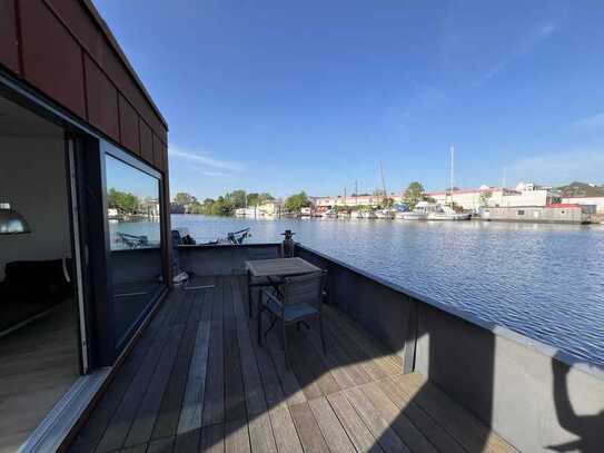 Traumhafte Wohnung auf dem Wasser im Harburger Hafen