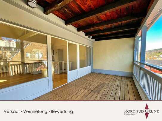 Repräsentative Altbau-Wohnung. Kernsaniert. 130 m² auf 2 Ebenen mit großer Loggia und Aufzug.