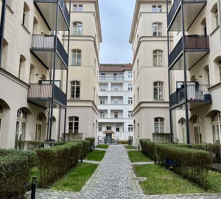 Bezugsfrei, hochwertig saniert und in Top-Lage! Einzigartige 2-Raum-Wohnung mit Balkon*Parkett*FBH*