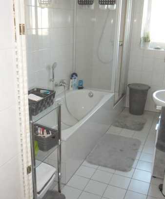 Freundliche und neuwertige 3-Zimmer-Wohnung mit Balkon in Brühl