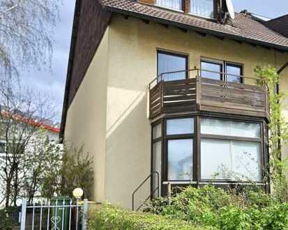 Hüfingen: Bezugsfreies Einfamilienhaus / Reihenendhaus mit Balkon und kleinem Garten