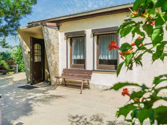 Machen Sie es sich zurecht! Bungalow auf riesigem Grundstück in Halles Osten