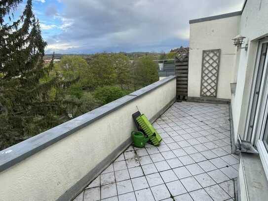 Helle 3-Zimmer-Wohnung mit Dachterrasse & Einbauküche