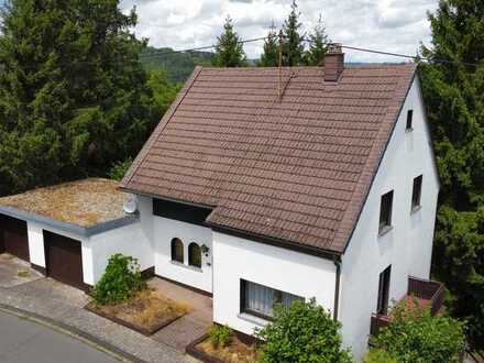 Einfamilienhaus mit Doppelgarage in ruhiger Höhenlage
