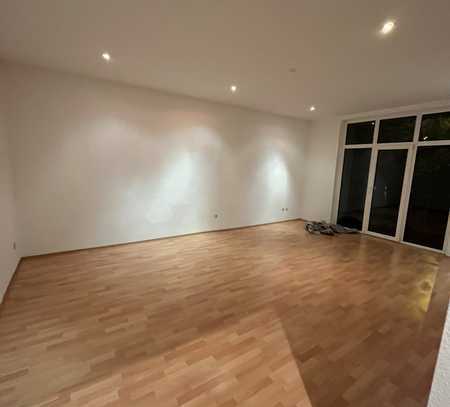 2 Zimmer Wohnung / 1. OG / Balkon / EBK / Vollbad