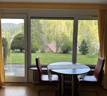 Schöne Wohnung mit Ausblick und Gartensitzplatz