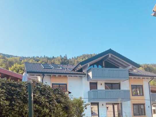 Provisionsfrei: Nagelneue 3 Zi Wohnung mit 2 Balkonen und atemberaubenden Bergblick OT Oberstaufen