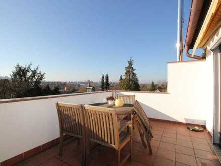 Gepflegtes freistehendes Einfamilienhaus mit schöner Aussicht, Sonnenbalkon und großem Garten