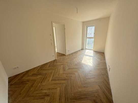 Neubau! 3-Zimmer mit EBK, Süd-Balkon und Waschmaschienanschluss direkt in Adlershof!!