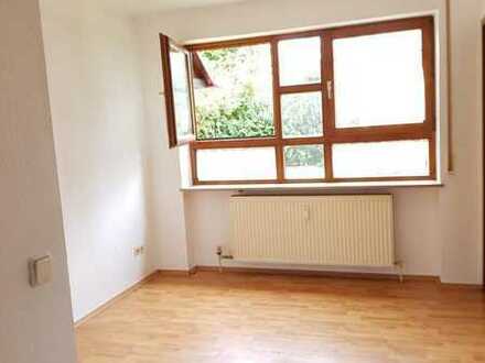 Sanierte Wohnung mit zweieinhalb Zimmern sowie Balkon und EBK in Lauchheim