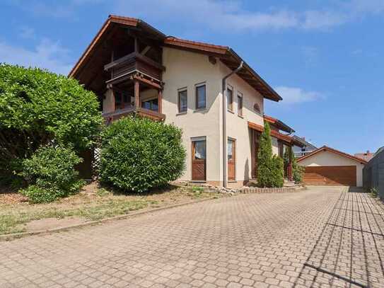 Freistehendes Einfamilienhaus mit Doppel-Garage, Garten und Hof in 79261 Gutach-Bleibach