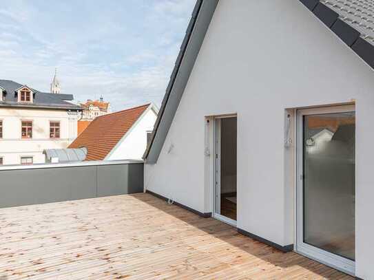 Neue 2-Zimmer-DG-Wohnung mit riesiger Dachterrasse und Schlossblick in exklusiver Innenstadtlage