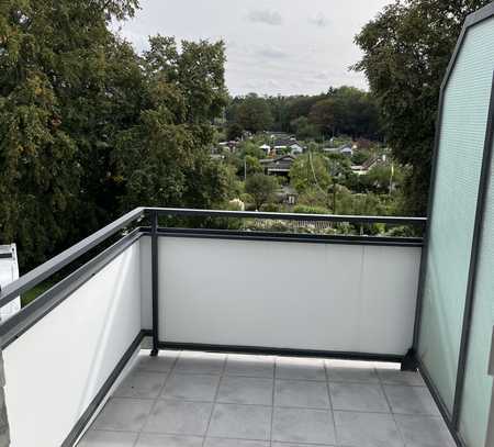 Frisch Sanierte 2-Zimmer Wohnung mit Balkon