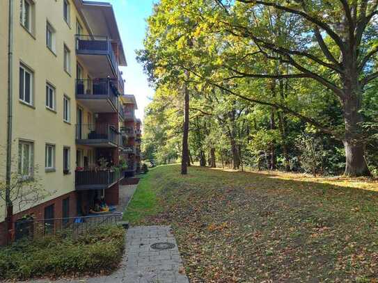 SEHR SELTEN: geräumige sanierte Wohnung direkt am Grunewald*großer Balkon*EBK*