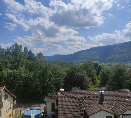 Ansprechende 4-Zimmer-DG-Wohnung in Dettingen mit toller Aussicht und viel Platz!