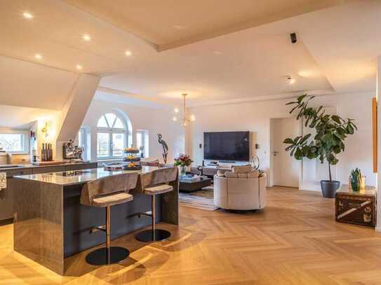 Exklusive Wohnung mit luxuriöser Innenausstattung, Ablöse EBK und Terrasse in München Bogenhausen