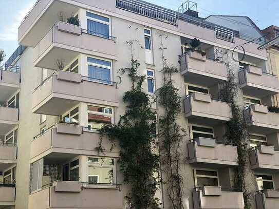 Neuwertige 1-Raum-Wohnung mit Balkon und EBK in München-Schwabing