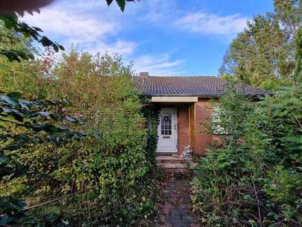 Kleiner, freistehender Bungalow mit top Grundstück zum sanieren...