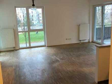 900 € - 78 m² - 3.0 Zi.
-Vollholzboden
-Einbauküche enthalten 
-Hocherdgeschoss